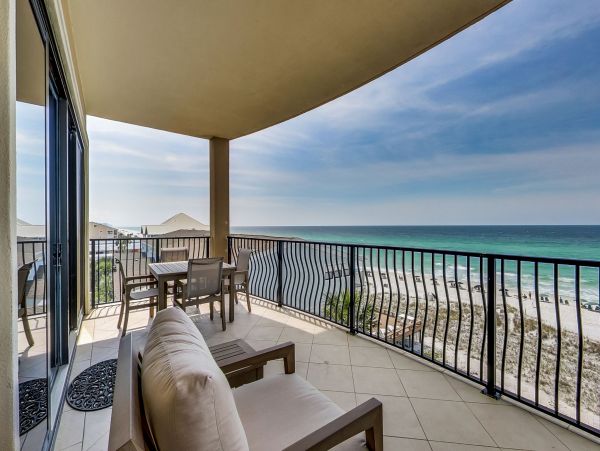 Luxurious Beachfront 4-Bedroom Condo with Gulf Views - Perfect Family Getaway