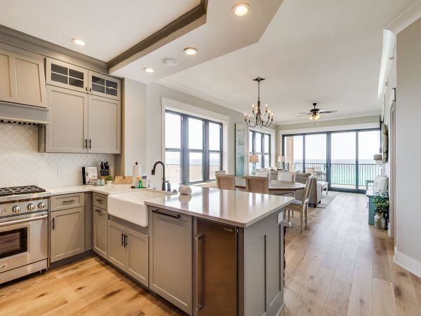 Luxurious Beachfront 4-Bedroom Condo with Gulf Views - Perfect Family Getaway