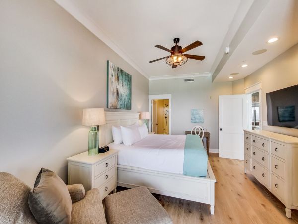 Luxurious Beachfront 4-Bedroom Condo with Gulf Views - Perfect Family Getaway