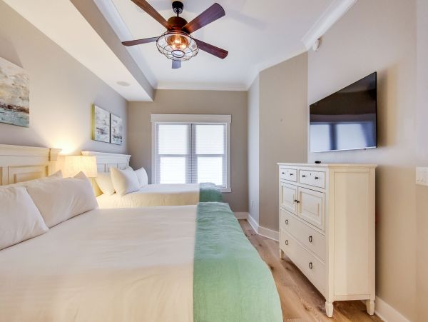 Luxurious Beachfront 4-Bedroom Condo with Gulf Views - Perfect Family Getaway