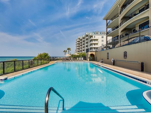 Luxurious Beachfront 4-Bedroom Condo with Gulf Views - Perfect Family Getaway