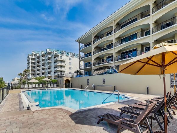 Luxurious Beachfront 4-Bedroom Condo with Gulf Views - Perfect Family Getaway