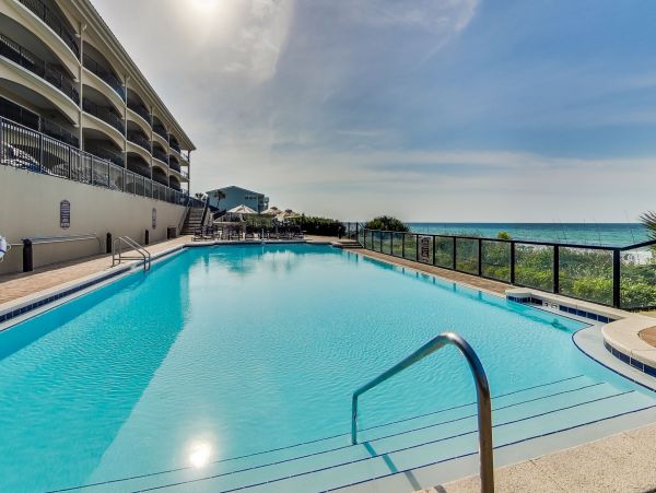 Luxurious Beachfront 4-Bedroom Condo with Gulf Views - Perfect Family Getaway