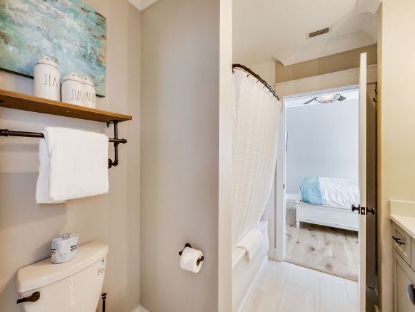 Luxurious Beachfront 4-Bedroom Condo with Gulf Views - Perfect Family Getaway
