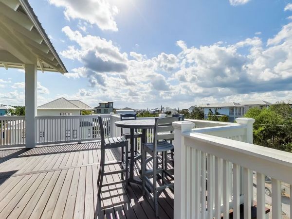 Spacious 3 Story Vacation Rental in Seagrove, Walk to Beach