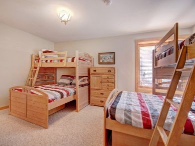 Breckenridge Mountain View Five Bedroom Vacation Home