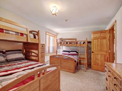 Breckenridge Mountain View Five Bedroom Vacation Home