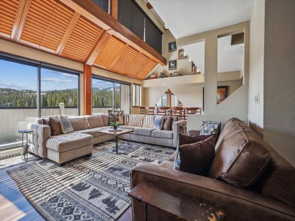 Ski in/Ski out Breckenridge Vacation Condo Sleeps 16 Guests