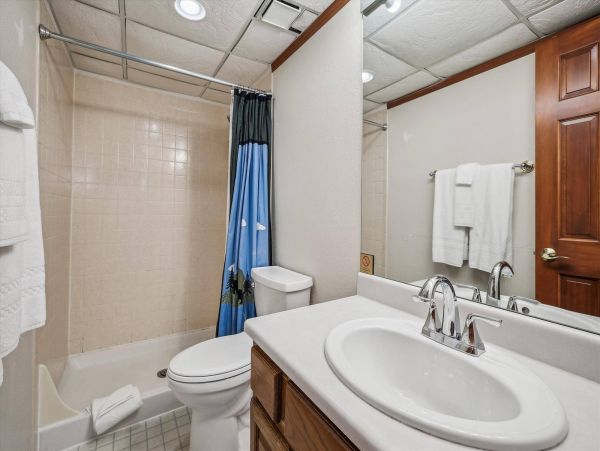 Ski in/Ski out Breckenridge Vacation Condo Sleeps 16 Guests