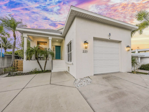Charming Three Bedroom Home Sleeps 8 Guests in Lido Key