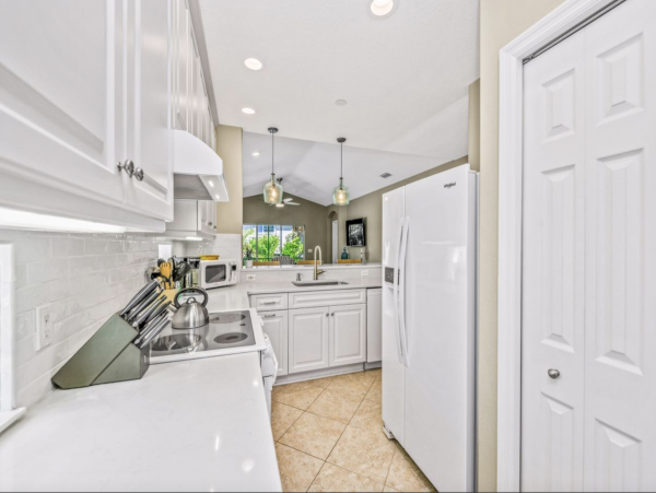 Charming Three Bedroom Home Sleeps 8 Guests in Lido Key