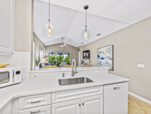 Charming Three Bedroom Home Sleeps 8 Guests in Lido Key