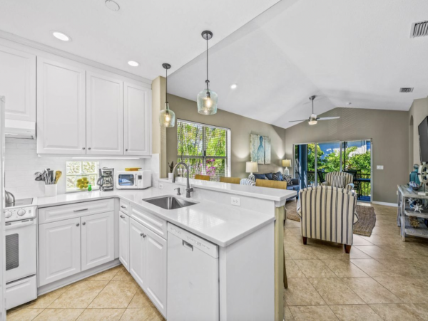 Charming Three Bedroom Home Sleeps 8 Guests in Lido Key