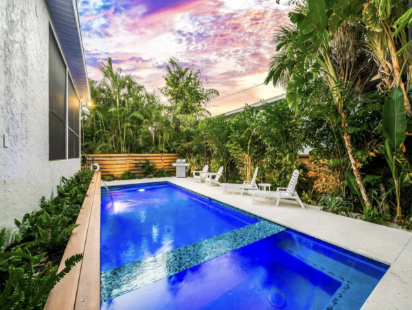 Charming Three Bedroom Home Sleeps 8 Guests in Lido Key