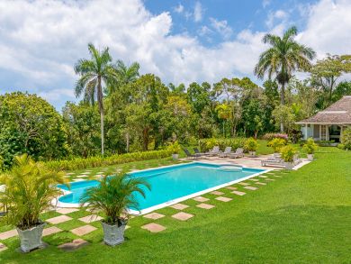 Jamaica Home 932399