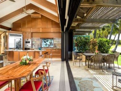 Luxury Beachfront Vacation Condo in Kihei Sleeps 8 Guests