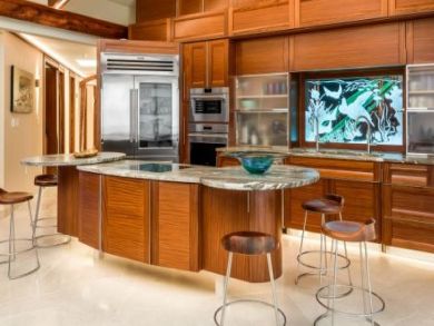 Luxury Beachfront Vacation Condo in Kihei Sleeps 8 Guests