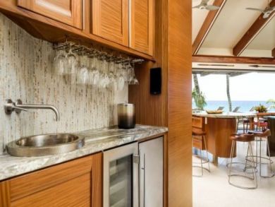 Luxury Beachfront Vacation Condo in Kihei Sleeps 8 Guests