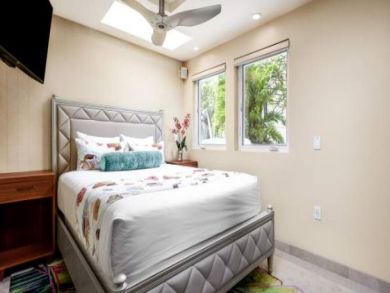 Luxury Beachfront Vacation Condo in Kihei Sleeps 8 Guests