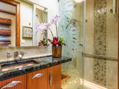 Luxury Beachfront Vacation Condo in Kihei Sleeps 8 Guests
