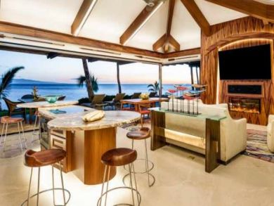Luxury Beachfront Vacation Condo in Kihei Sleeps 8 Guests