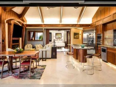 Luxury Beachfront Vacation Condo in Kihei Sleeps 8 Guests