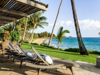 Luxury Beachfront Vacation Condo in Kihei Sleeps 8 Guests