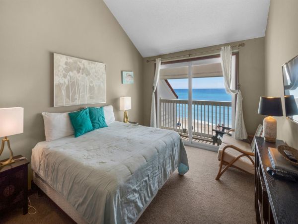 Full Ocean View from This Lovely Vacation Home