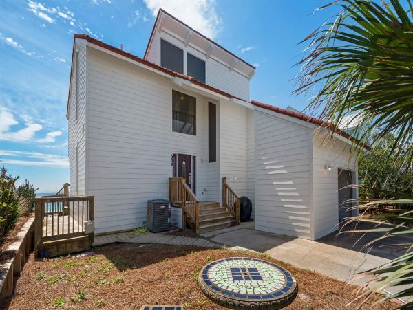 Full Ocean View from This Lovely Vacation Home