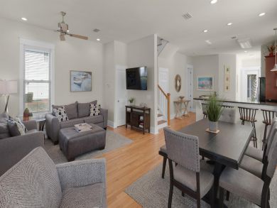 Upscale Townhome one Block from Beach