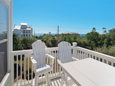 Upscale Townhome one Block from Beach