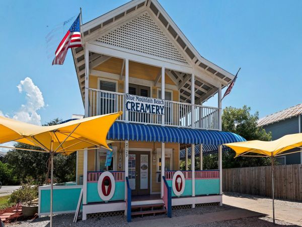Luxury Vacation Home just a 3 Minute Walk from the Beach