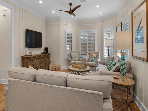 Luxury Vacation Home just a 3 Minute Walk from the Beach