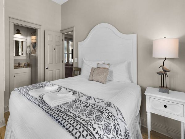 Gulf Coast 30 A Five Bedrooms Vacation Home for 14 Guests