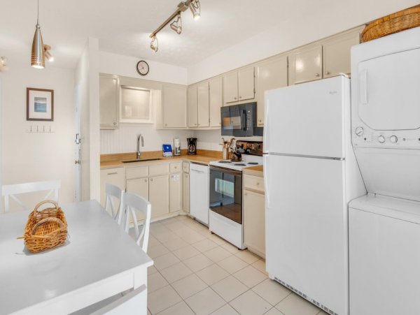 Charming Vacation Rental with 3 Bedrooms & Ocean Views