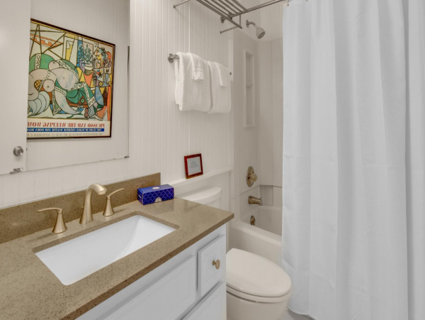 Charming Vacation Rental with 3 Bedrooms & Ocean Views