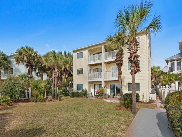 Charming Vacation Rental with 3 Bedrooms & Ocean Views