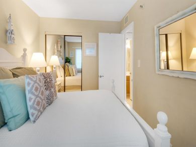 Seagrove Beach Two Bedroom Vacation Condo On Beach Sleeps 4