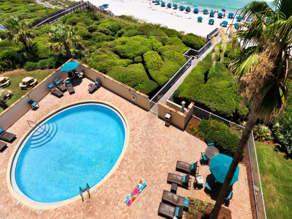Gulf Front Vacation Rental with 2 Bedrooms
