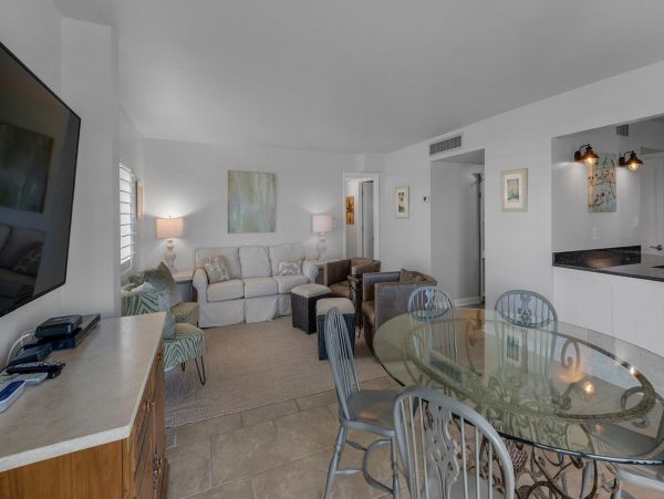 Beachfront Vacation Rental with 3 Bedrooms in Alys Beach