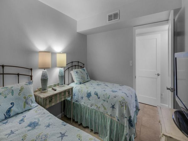 Beachfront Vacation Rental with 3 Bedrooms in Alys Beach