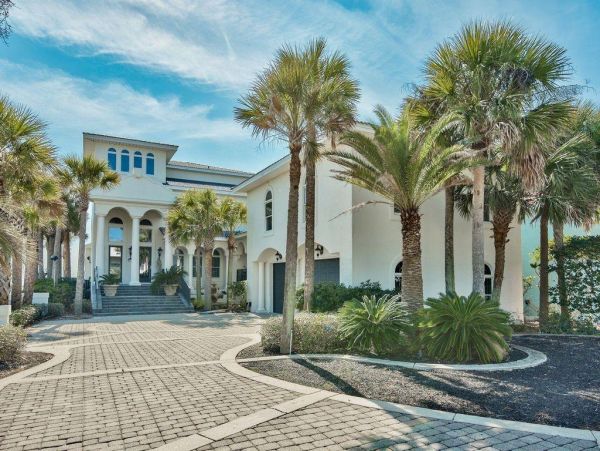 Stunning 9 Bedroom Beachfront Beauty Main House Plus Carriage House