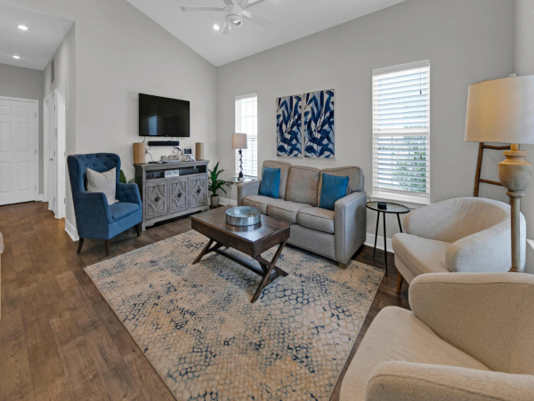 Lovely 2 Bedroom Vacation Rental Only 3 Blocks to Beach