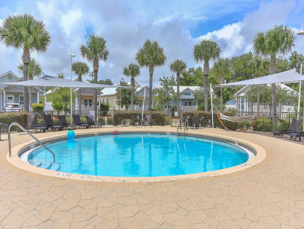 Lovely 2 Bedroom Vacation Rental Only 3 Blocks to Beach