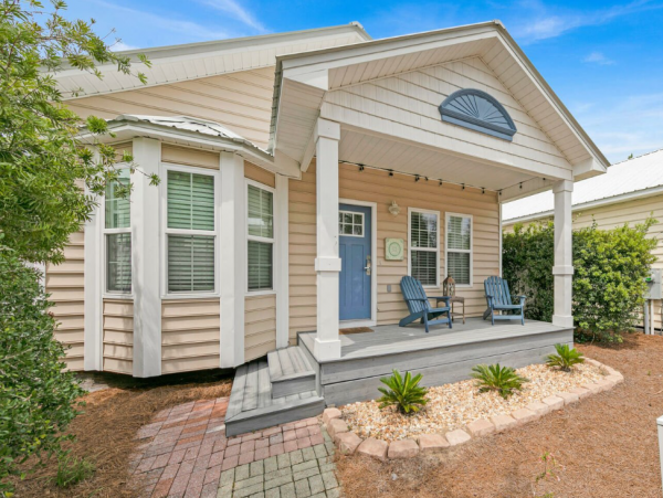 Lovely 2 Bedroom Vacation Rental Only 3 Blocks to Beach