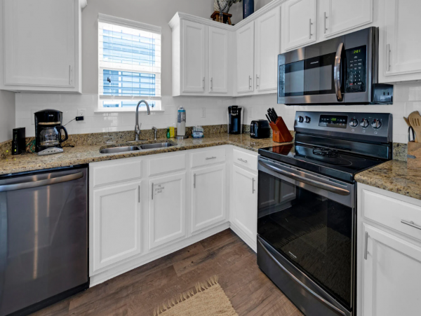 Lovely 2 Bedroom Vacation Rental Only 3 Blocks to Beach