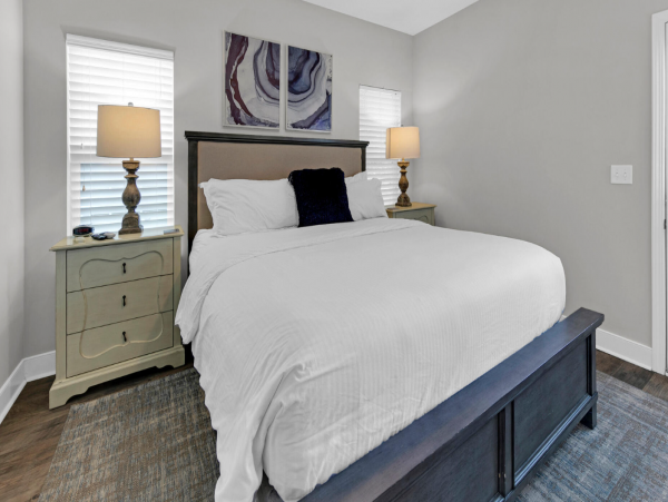 Lovely 2 Bedroom Vacation Rental Only 3 Blocks to Beach
