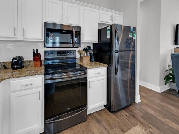 Lovely 2 Bedroom Vacation Rental Only 3 Blocks to Beach