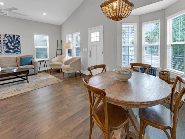 Lovely 2 Bedroom Vacation Rental Only 3 Blocks to Beach