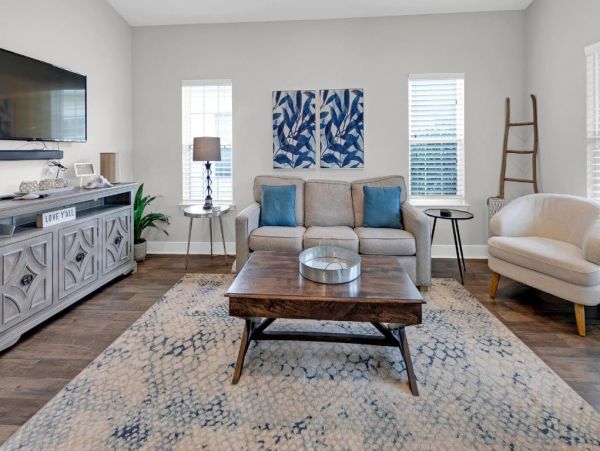 Lovely 2 Bedroom Vacation Rental Only 3 Blocks to Beach